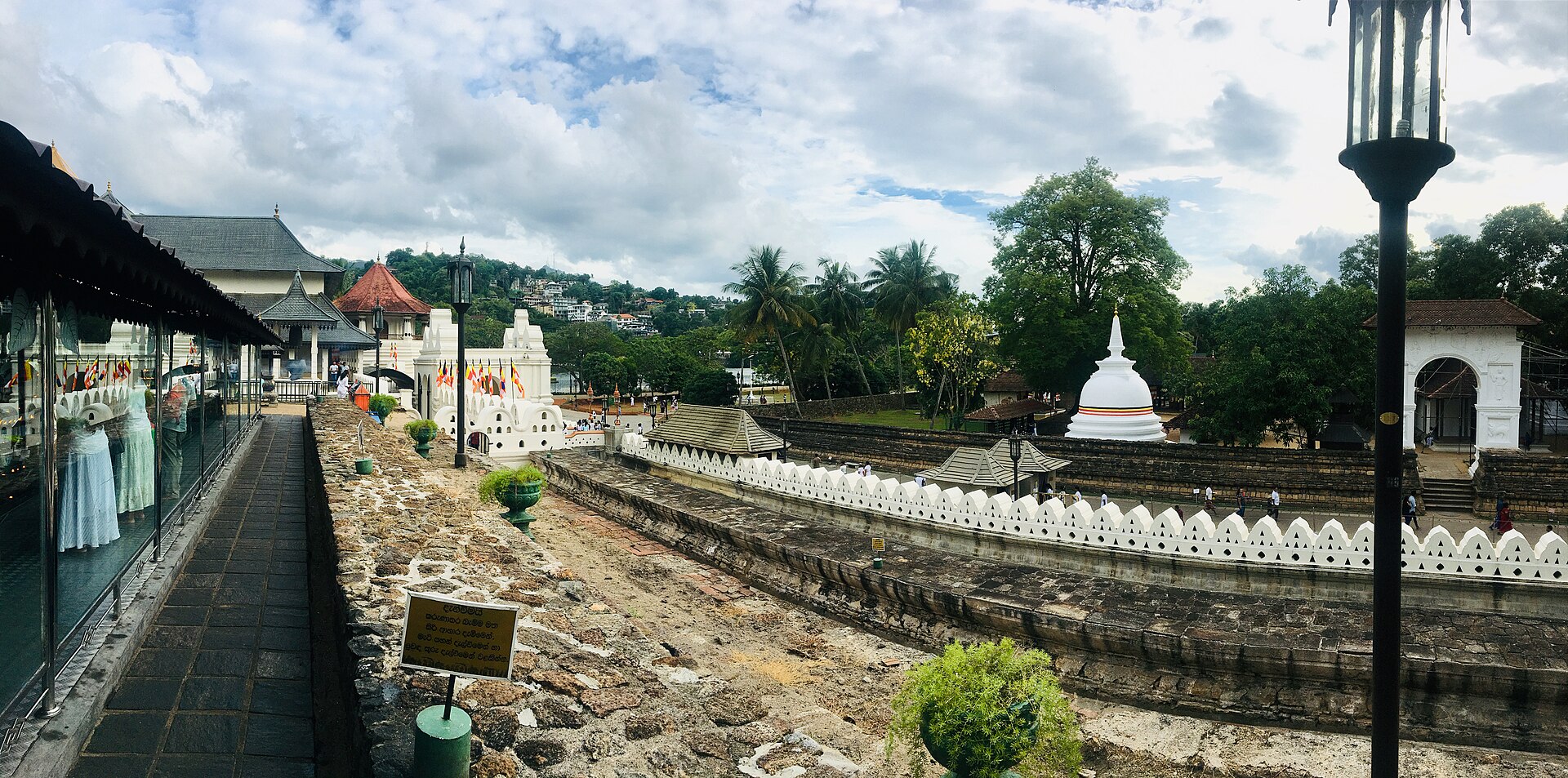 Temple of the Sacred Tooth Relic (Sri Dalada Maligawa) beside Kandy Lake